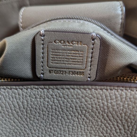 Coach Swagger - Picture 6 of 16